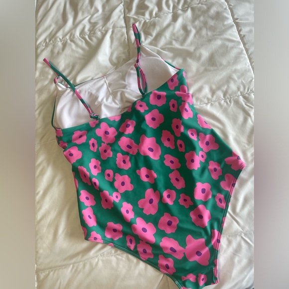 Pink lily cut out one piece - Picture 2 of 6